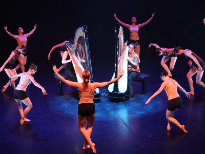 élèves danseurs et harpiste