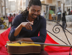 Hervé Samb et sa guitare